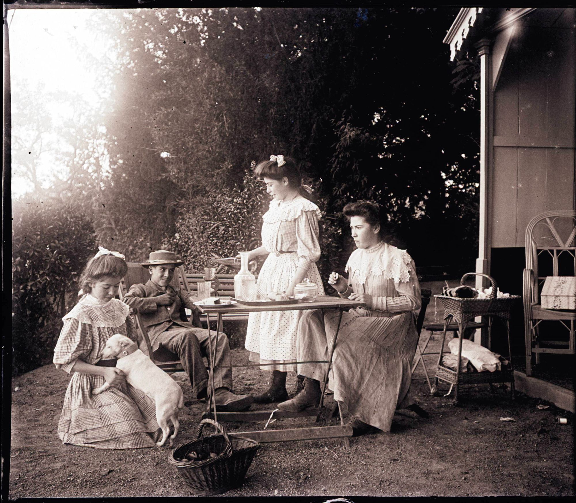 110 Fi 52. Le goûter à la campagne « La Marie »